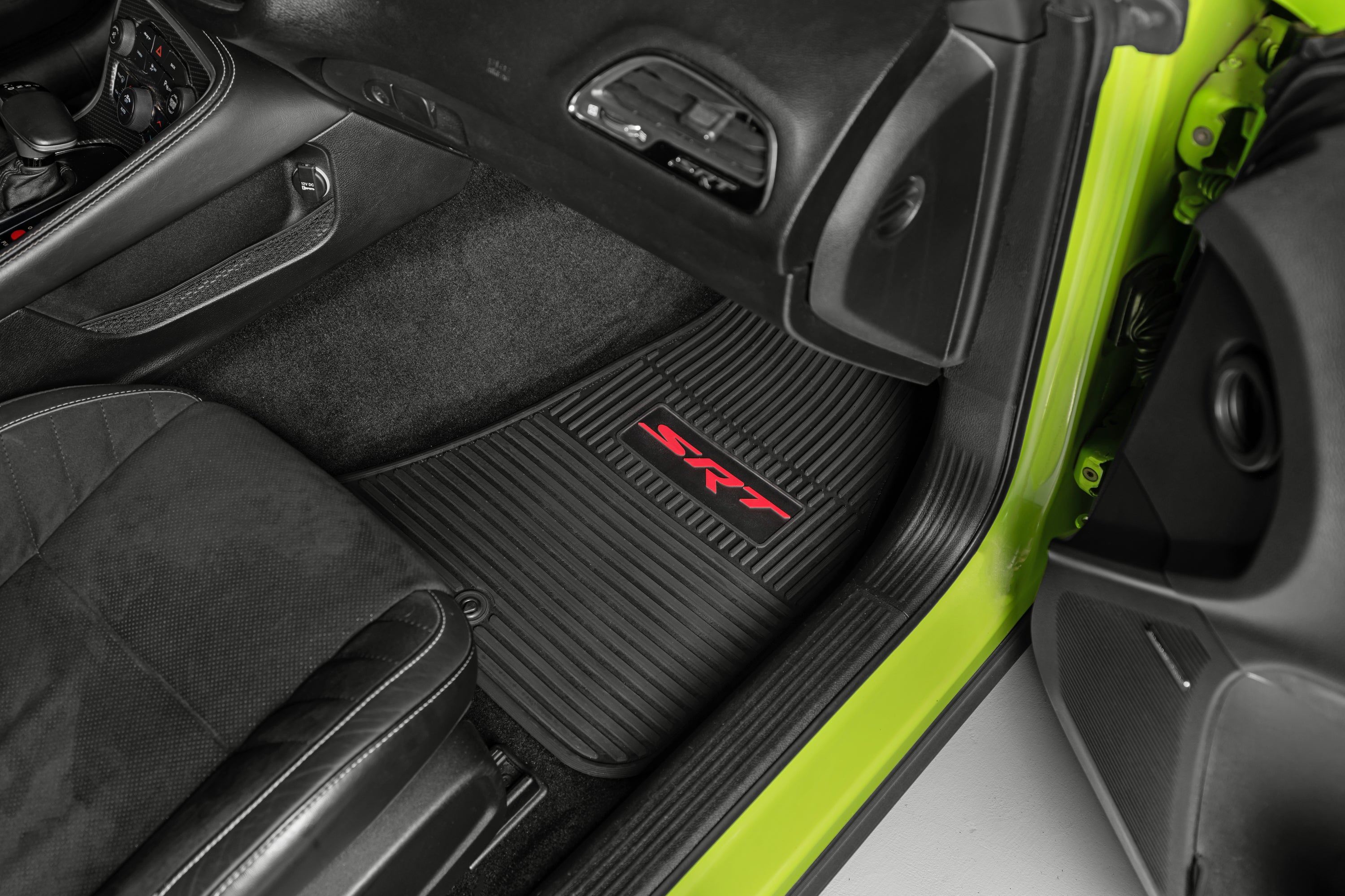 Lloyd Challenger Velourtex Front And Rear Floor Mats With Dodge Hellcat Redeye Logo Black 620343.ch4826 Alt1 Lloyd Challenger Velourtex Front And Rear Floor Mats With Dodge Hellcat Redeye Logo Black 620343.ch4826 Alt1