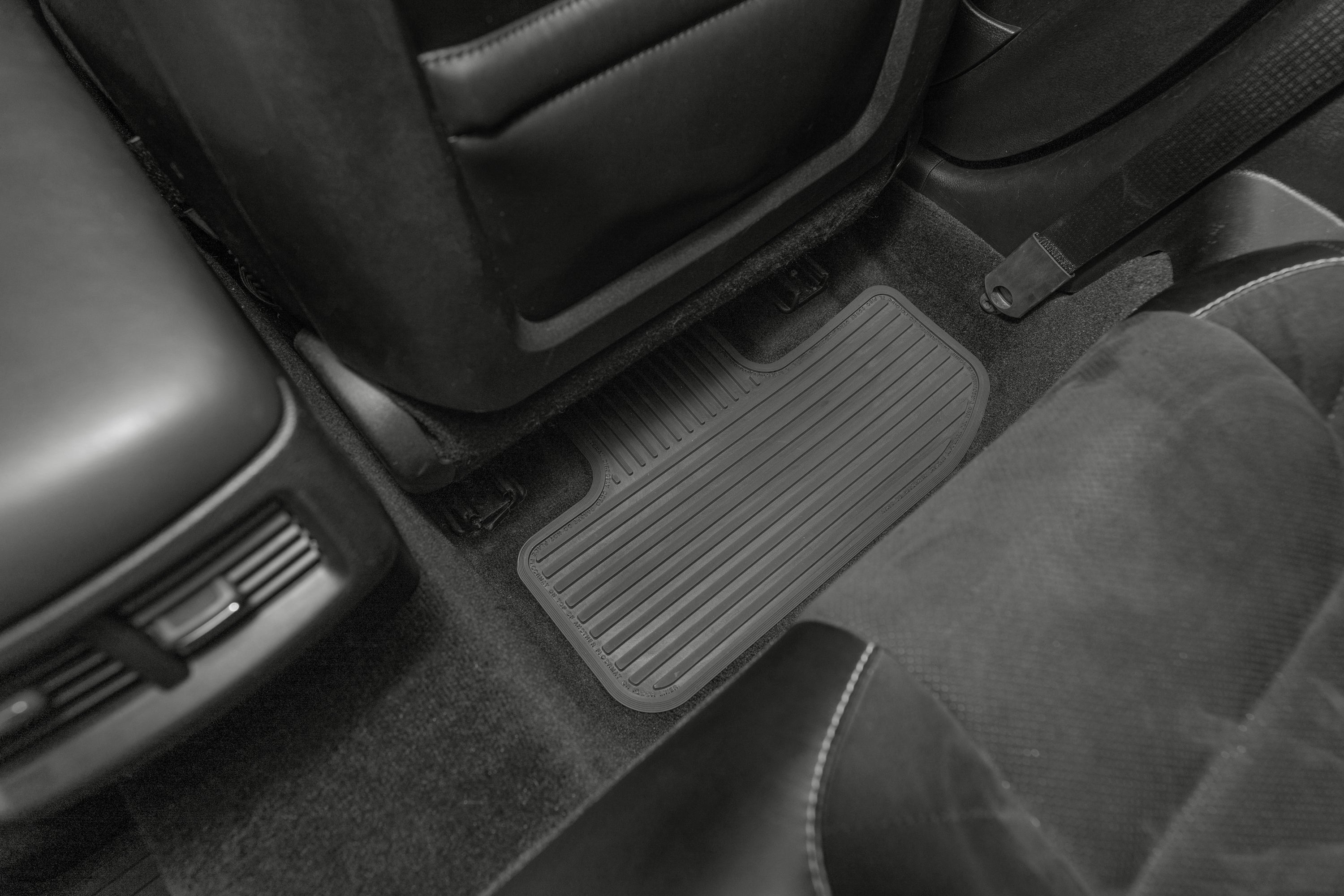 Lloyd Mats Charcoal Floor Mat Set – Fits Dodge Challenger 2011-23 RWD – 4PC With Challenger Script – Premium Nylon